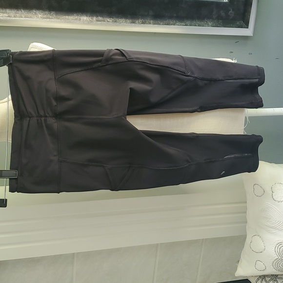 LULULEMON CAPRI LEGGINGS - Picture 4 of 12